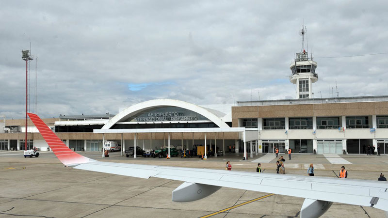 ROSARIO: "Tenemos un Aeropuerto de cuarta, no nos podemos conformar con eso" Aeropuerto Internacional Rosario Pasajeros Embraer