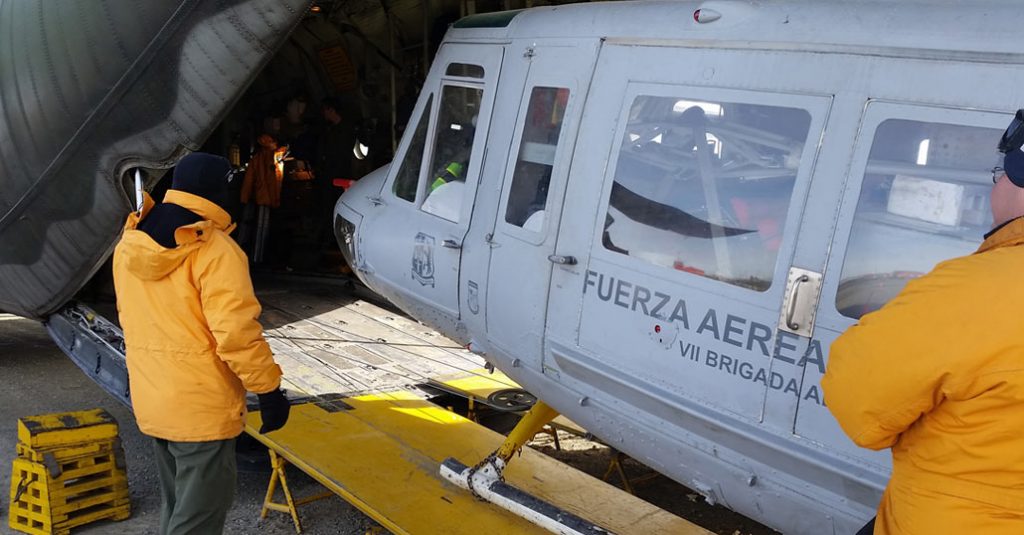 Campaña Antártica 2016-2017: Regresó al continente el Helicóptero Bell-212 de la Fuerza Aérea Argentina Campaña Antártica 2016-2017: Regresó al continente el Helicóptero Bell-212 de la Fuerza Aérea Argentina