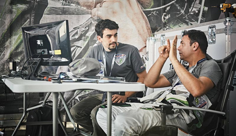 CRISTIAN BOLTON: "Estamos enfocados en convertirnos en un equipo competitivo" Hangarx Rodrigo Torres Red Bull Air Race Balazs Gardi 004