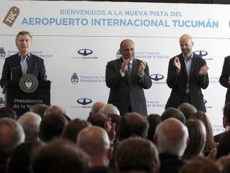 Mauricio Macri Inauguracion Nueva Pista Aterrizaje Aeropuerto Provincia Tucuman Argentina 326x245