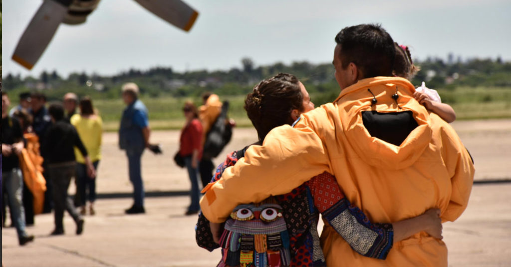 Regresó al continente la Dotación Nº48 tras finalizar la Campaña Antártica 2016/17 El abrazo de los integrantes de la Dotación Nº48 con sus familiares fue la imagen más vista al finalizar la ceremonia de bienvenida de los integrantes de la Campaña Antártica 2016/17