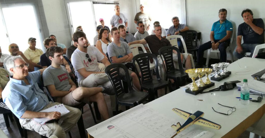 HANGAR X - "Torneo de Acrobacia EAA - Argentina 2017". Con la participación de nueve pilotos en las categorías "Primary" y "Sportsman", volvió a disputarse en Argentina una competencia de Acrobacia Aérea, en el Aeródromo de General Rodriguez.