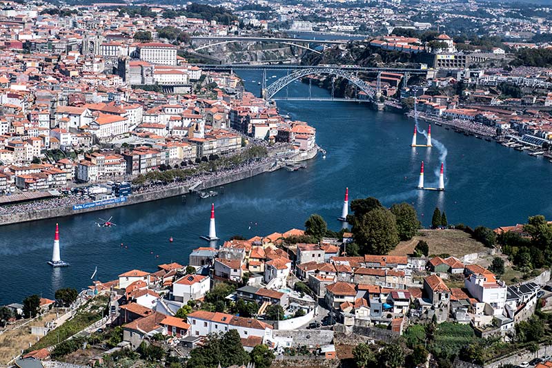 Red Bull Air Race 2018 - El Backstage de la carrera en la Capital Mundial del Cine HANGAR X - Red Bull Air Race 2017 Porto aerial view