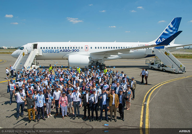 HANGAR X - Presentación del nuevo Airbus A220