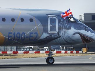 HANGAR X - El Embraer E190-E2 llegó por primera vez a London City (LCY)