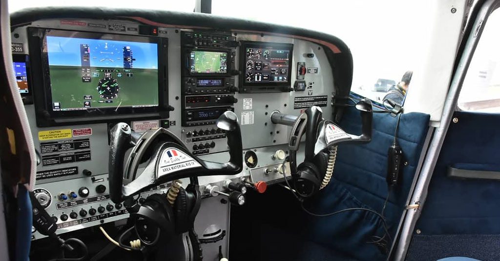 HANGAR X - La Fuerza Aérea Argentina presentó la modernización de los Cessna 182 y PA-28 Dakota