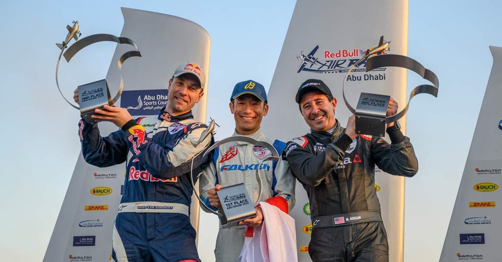 Red Bull Air Race 2019 – Muroya ganó en Abu Dhabi y se llevó todos los puntos Red Bull Air Race 2019 Abu Dhabi Podium 02092019 2301 1024x535