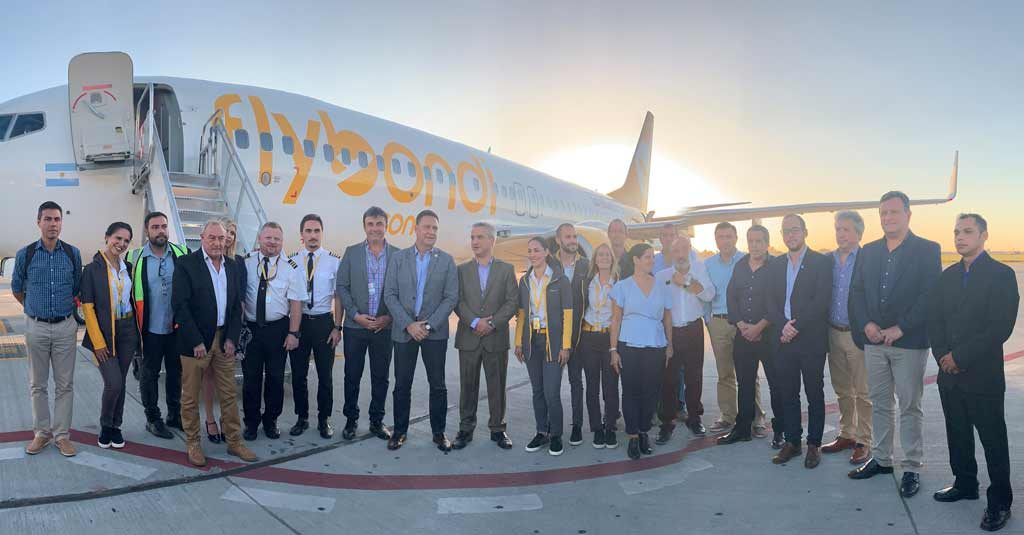 Flybondi comenzó a volar entre Rosario y Puerto Iguazú Flybondi Vuelo Inaugural Iguazú Rosario Marzo 2019 1024x535
