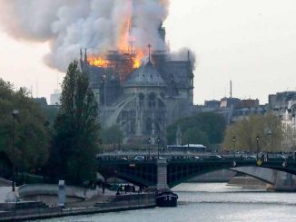 Paris - Desgarradora imagen de Notre-Dame en llamas