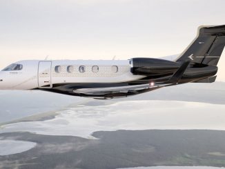 Embraer Phenom 300E / Bossa Nova (Exterior)