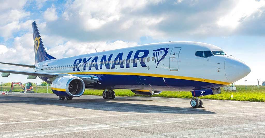 Ryanair advierte sobre nuevos recortes en las bases de España Ryanair - Boeing 737-800