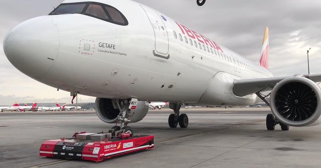 Iberia Airport Services incorpora vehículos eléctricos para mover sus aviones Vehículo eléctrico "Green Pushback" / Iberia Airport Services