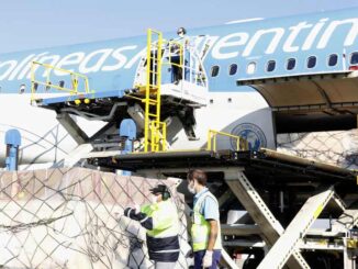 Aerolíneas Argentinas volará a Rusia para transportar la vacuna Sputnik V al país