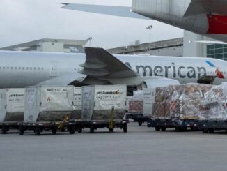 American Airlines transporta vacunas contra el COVID en Estados Unidos