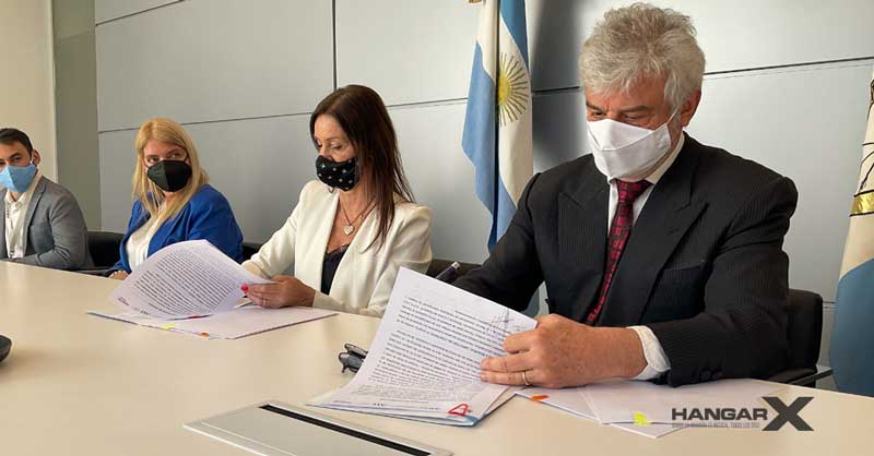 Aeropuerto Internacional de Rosario firmó acuerdo con ANAC para el control aviar Aeropuerto Internacional de Rosario firmó acuerdo con ANAC para el control aviar