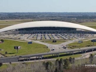Extienden por 20 años la concesión de los Aeropuertos de Montevideo y Punta del Este