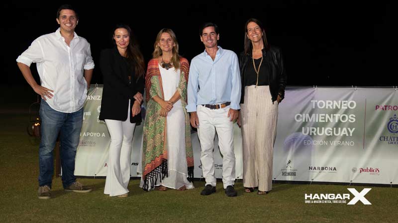 Matías Carluccio, Estefanía Maganja, Soledad Lienau, Matías Paullier y Victoria Risso tras la entrega de premios del Torneo de Golf Cimientos organizado por Aeropuertos Uruguay Aeropuertos Uruguay realizó una nueva edición del Torneo de Golf Cimientos