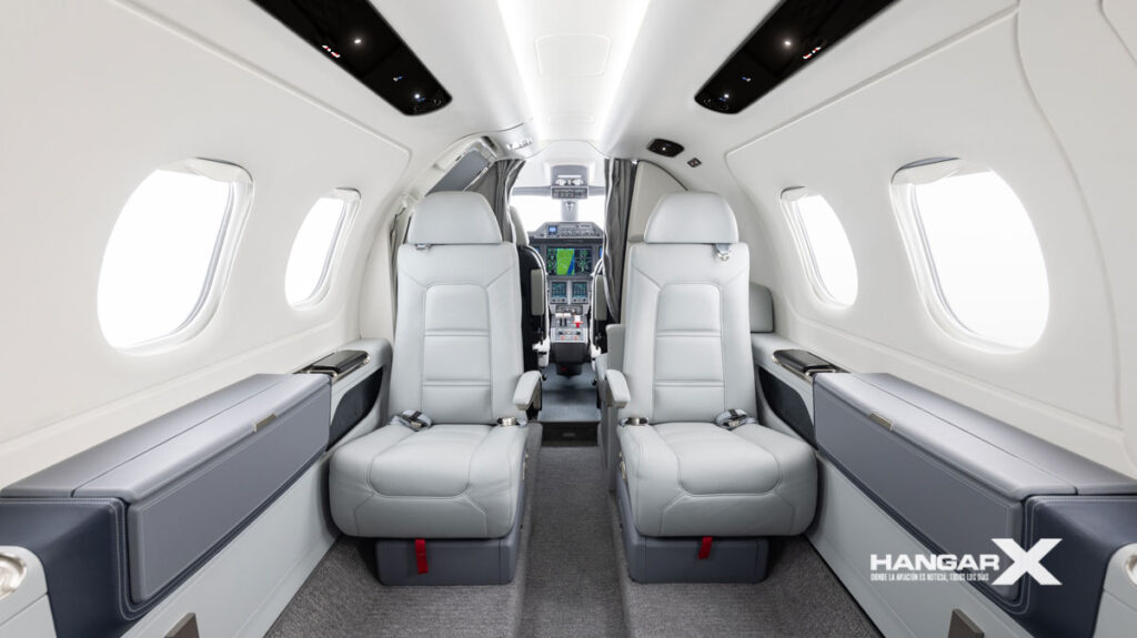 Embraer Phenom 100EX (Interior)