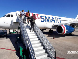 Avión de JetSMART en Aeropuerto de Ezeiza debido al paro de transporte del 30 de octubre