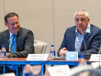 Roberto Alvo, CEO de LATAM Airlines, asume la presidencia de ALTA junto a José Ricardo Botelho en conferencia.