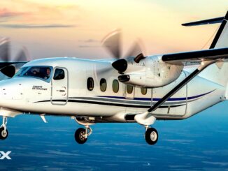 Cessna SkyCourier en pleno vuelo al atardecer, destacando su diseño utilitario y capacidades versátiles.