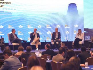 Panel de expertos durante el Aviation Day Guatemala, organizado por IATA, destacando los retos y oportunidades para la aviación en el país.