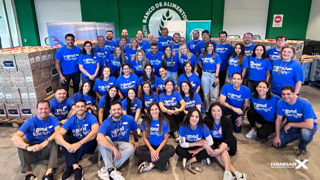 American Airlines y el Banco de Alimentos apoyan a comunidades de Argentina Voluntarios de American Airlines colaboran con el Banco de Alimentos de Buenos Aires, preparando cajas de alimentos para comunidades vulnerables.