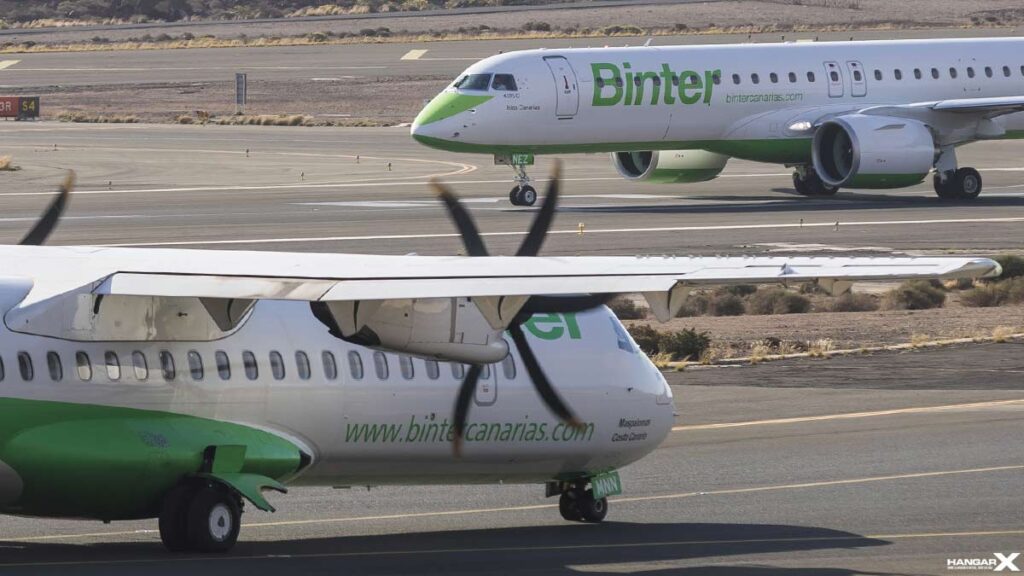 Binter anuncia nuevas rutas desde Canarias para 2025 Aviones de Binter en pista operativa en Canarias, destacando su expansión de rutas para 2025