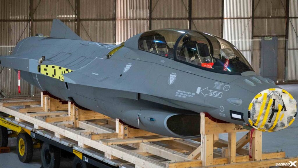 La Fuerza Aérea Argentina mostró el primer caza F-16 adquirido a Dinamarca Fuselaje del primer caza F-16 Fighting Falcon adquirido por la Fuerza Aérea Argentina a Dinamarca, en la VI Brigada Aérea de Tandil