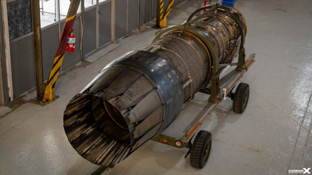 La Fuerza Aérea Argentina mostró el primer caza F-16 adquirido a Dinamarca Motor del caza F-16 Fighting Falcon adquirido a Dinamarca por la Fuerza Aérea Argentina, expuesto en la VI Brigada Aérea de Tandil