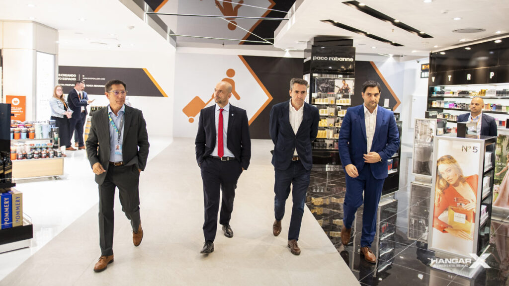 Autoridades recorren las nuevas instalaciones del embarque doméstico en Aeroparque Jorge Newbery.
