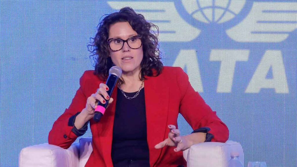 María Julia Cordero asume como Administradora Nacional de la ANAC María Julia Cordero, Administradora Nacional de la ANAC, durante su participación en el Aviation Day Argentina, organizado por IATA