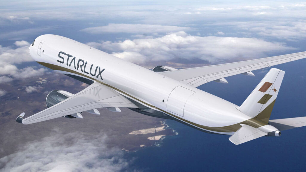 STARLUX Airlines amplía su flota al duplicar sus pedidos de Airbus A350F Avión Airbus A350F de STARLUX Airlines volando sobre el océano bajo un cielo despejado