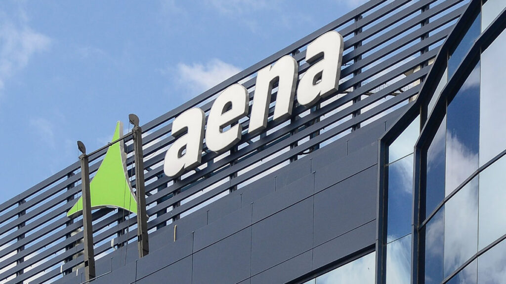 Aena celebra una década en la Bolsa como la mayor gestora aeroportuaria del mundo Aena celebra una década en Bolsa como la mayor gestora aeroportuaria del mundo.