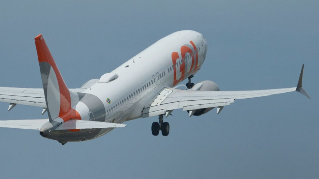 GOL anunció que tendrá vuelos directos entre Belém y Miami Avión Boeing 737 MAX 8 de GOL Linhas Aéreas despegando, representando la nueva ruta Belém-Miami.