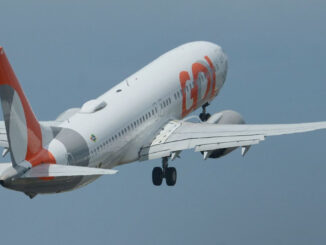 Avión Boeing 737 MAX 8 de GOL Linhas Aéreas despegando, representando la nueva ruta Belém-Miami.
