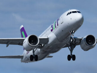 Avión Airbus A320neo de SKY Airline en vuelo durante el lanzamiento de nuevas rutas en Perú, conectando Arequipa, Cusco, Lima y Tacna.