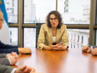 María Julia Cordero durante una reunión oficial en su rol como titular de la ANAC, antes de presentar su renuncia.