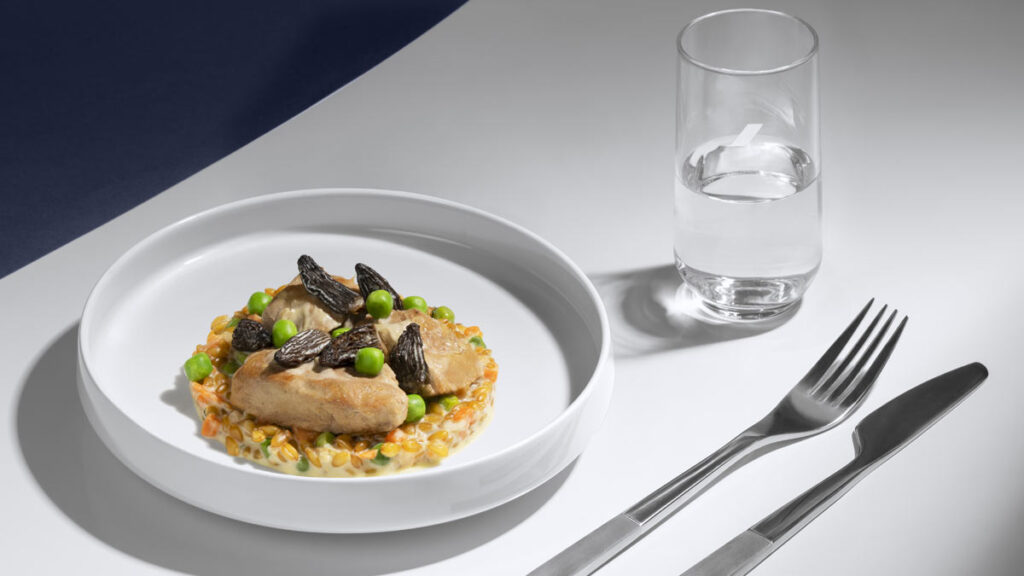 Plato del menú Business de Air France servido en su restaurante Pop Up en París