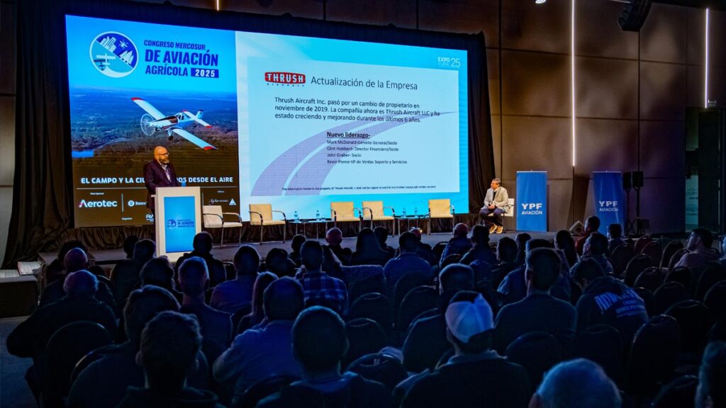 Un avión en La Rural: la innovación que este año sorprendió en Palermo Presentación de Aerotec y Thrush en el Congreso de Aviación Agrícola durante la Expo Rural de Palermo 2025