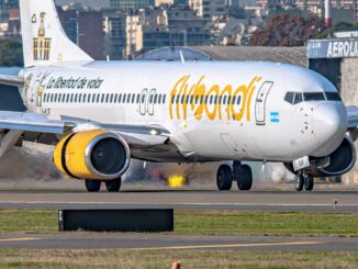 Avión Boeing 737-800 de Flybondi en pista de Aeroparque, durante operación de vuelos de temporada invierno 2025