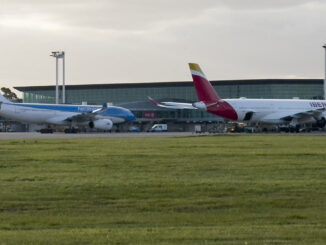 Aviones de Aerolíneas Argentinas e Iberia en el Aeropuerto Internacional de Ezeiza durante junio de 2025