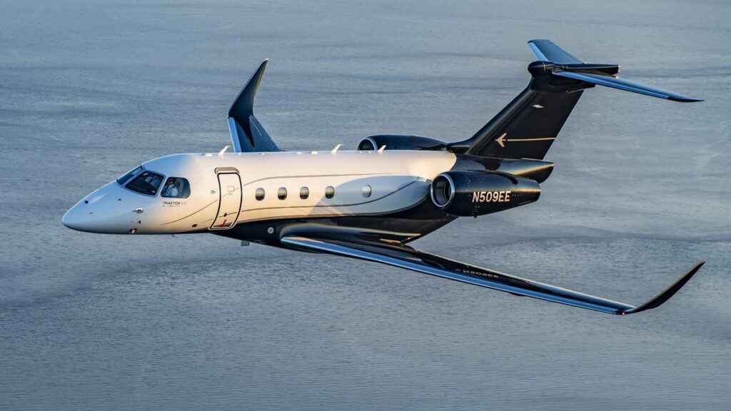 Embraer celebra la entrega número 2.000 de sus jets ejecutivos con un Praetor 500 Embraer Praetor 500 en vuelo, jet ejecutivo con el que la empresa alcanzó su entrega número 2.000