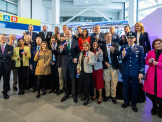 Inauguración del nuevo Terminal Nacional T1 del Aeropuerto de Santiago con autoridades y representantes de Nuevo Pudahuel