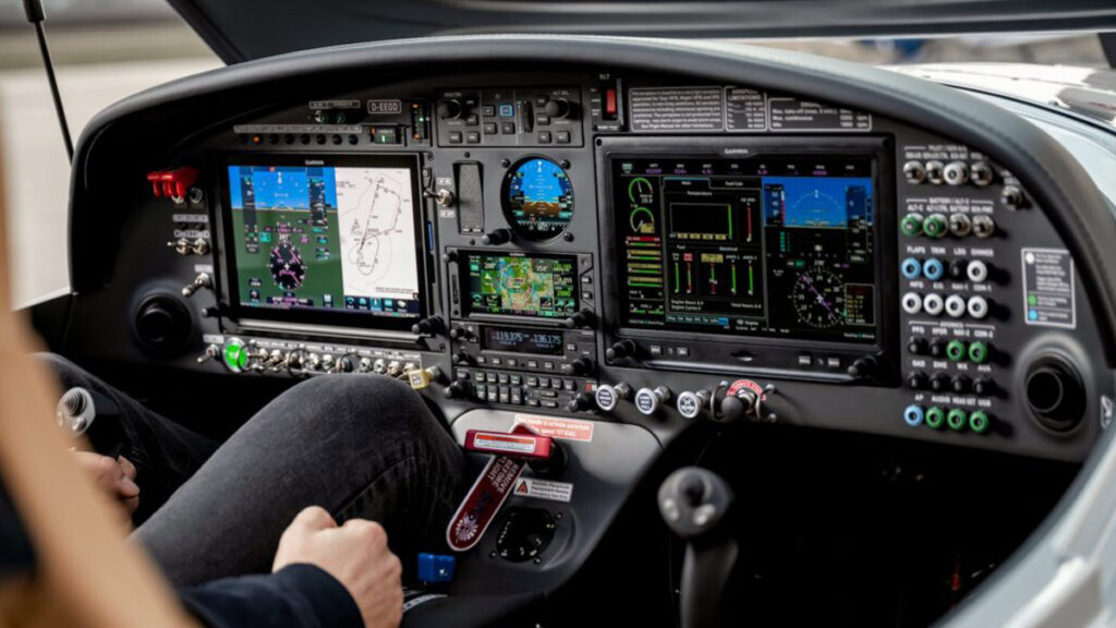 Cabina Garmin glass cockpit del Bristell B23 certificado por la FAA