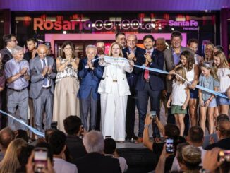Corte de cinta en la reapertura del Aeropuerto de Rosario tras obras de modernización.