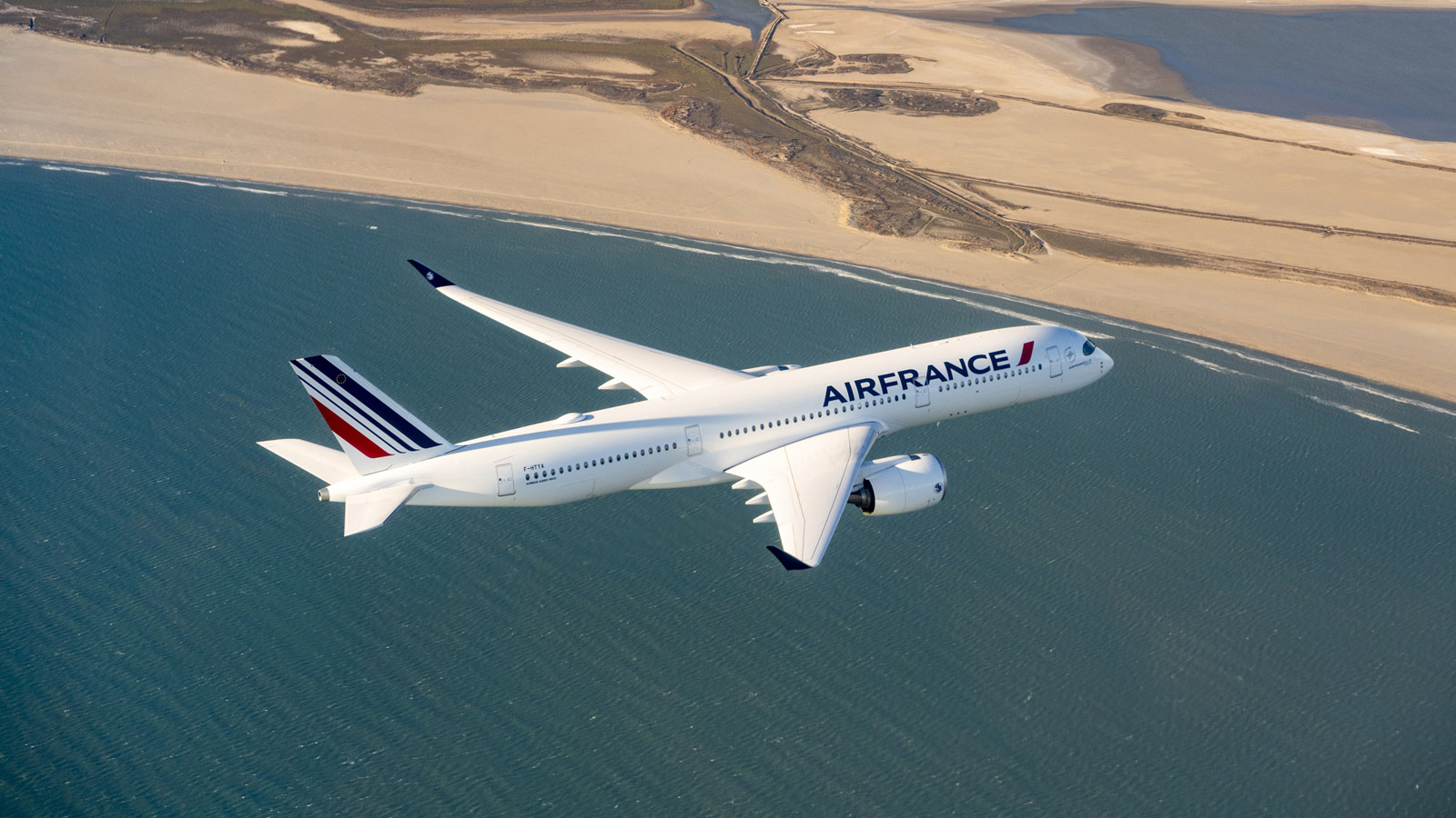 Air France suma vuelos entre Buenos Aires y París con el Airbus A350 Airbus A350 de Air France en vuelo, aeronave que cubre la ruta de vuelos Buenos Aires - París.