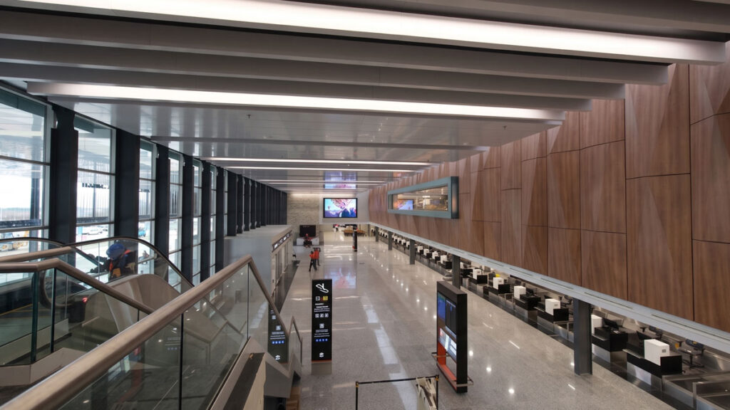 Inauguran la nueva terminal del Aeropuerto de Salta Vista interior del nuevo hall principal de la terminal del Aeropuerto Internacional de Salta