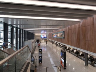 Vista interior del nuevo hall principal de la terminal del Aeropuerto Internacional de Salta