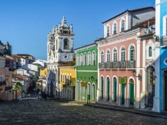 Arquitectura colonial en Salvador de Bahía, nuevo destino directo de LATAM Airlines desde Santiago.
